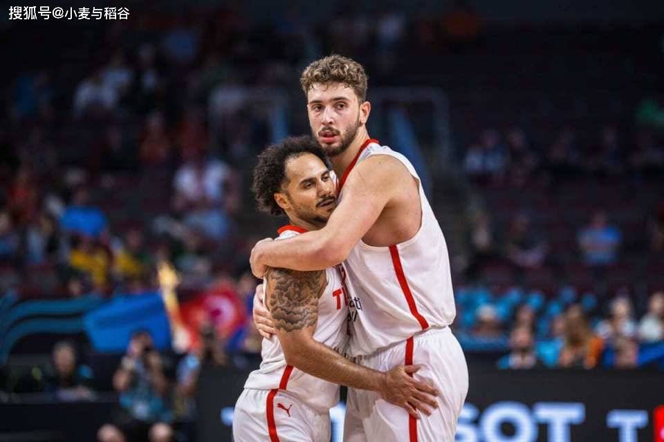 独行侠轻取土耳其男篮，福克斯制霸全场的简单介绍