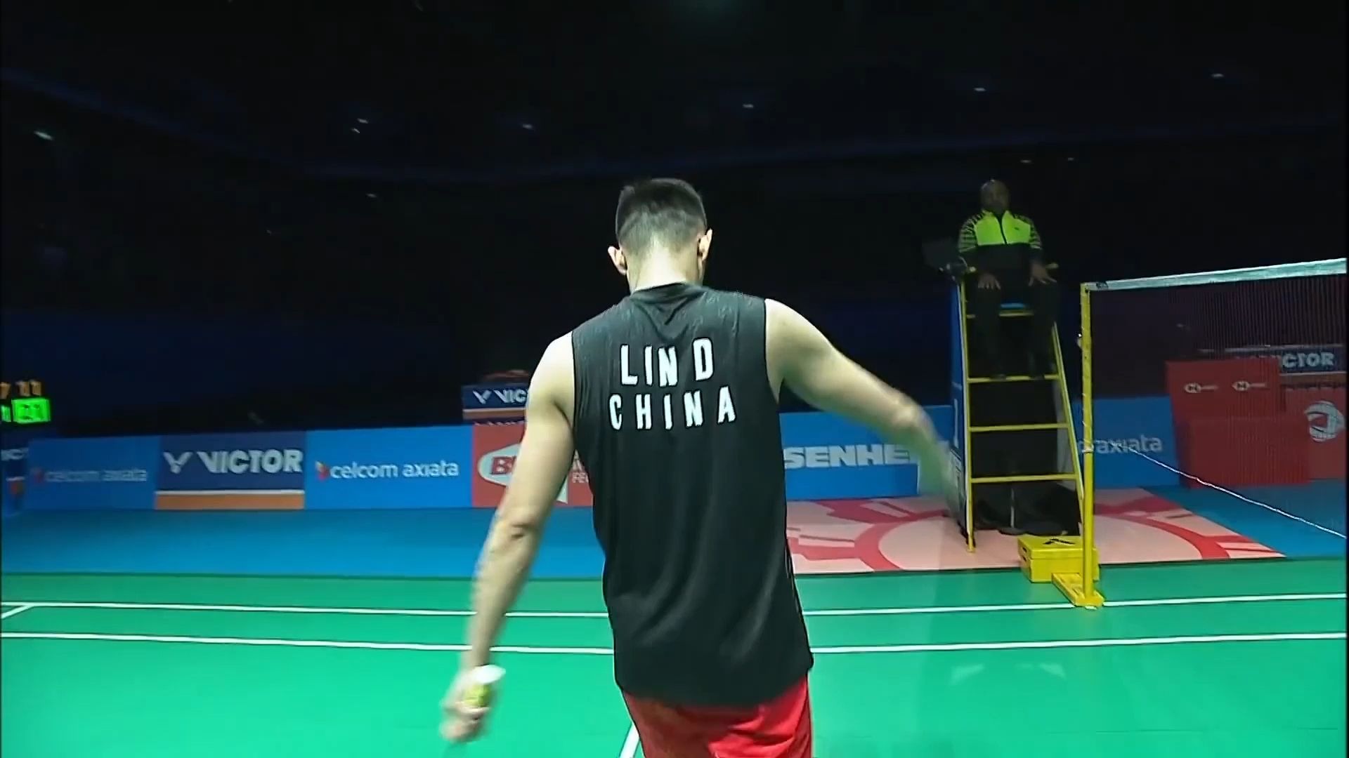 丹麦羽毛球队碾压印尼羽毛球队，谌龙三分雨点燃全场