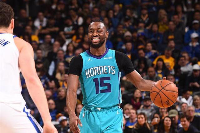 黄蜂主场大胜，拉那真为球队赢下紧张对决的简单介绍