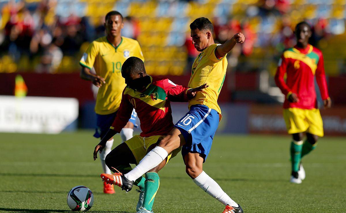 包含红牛二队鏖战索伯车队，皮亚斯特里状态火热的词条