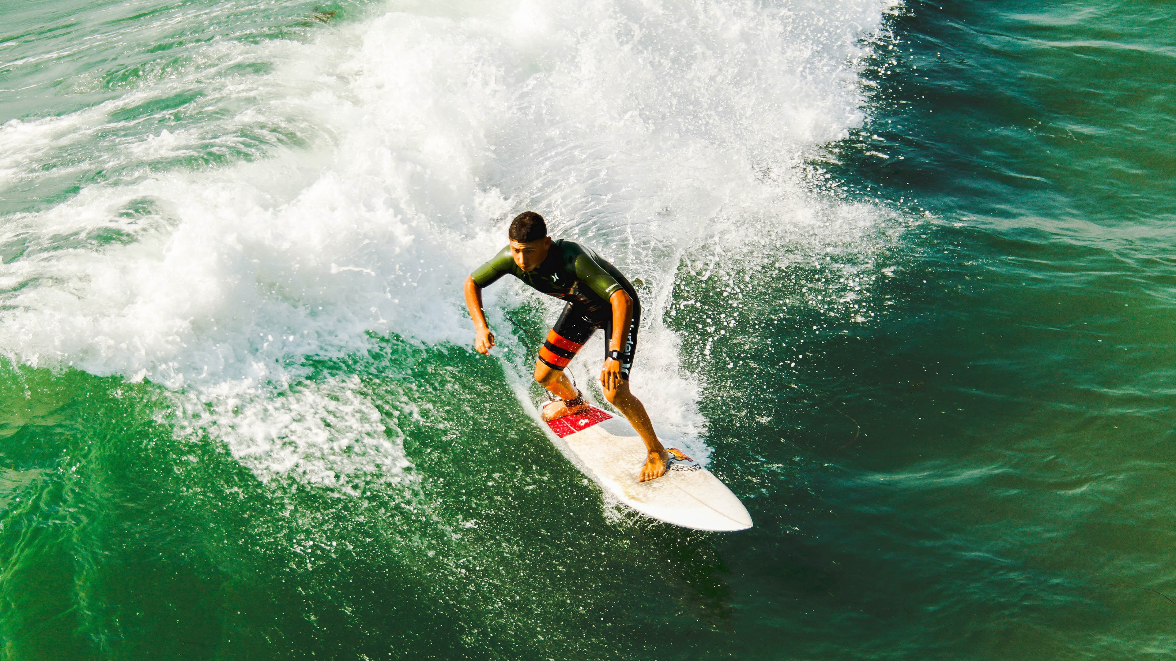 赛道新王诞生，勒克莱尔刷新纪录，法拉利完胜红牛车队